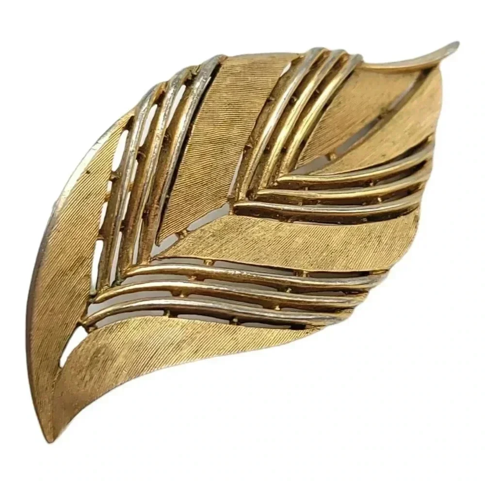 Trifari Gold Toned Variegated Smooth And Textured Leaf Brooch